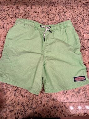 Men’s vineyard vines medium board shorts EUC